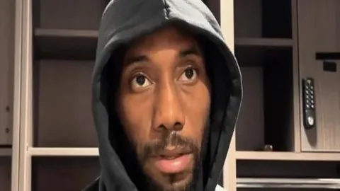 “土超豪门27轮全胜领跑，加拉塔萨雷领先费内巴切10分，多赛两轮优势明显”